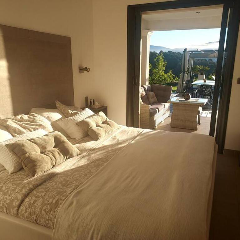 SUITE 20m2 DANS VILLA PISCINE JACUZZI - Chambre Double - Vue sur Piscine - 12