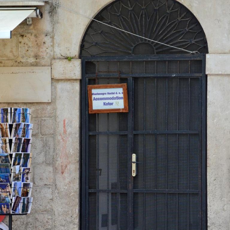 Montenegro Backpackers Home Kotor - Bunk Bed in 6-Bed Dormitory Room - 3