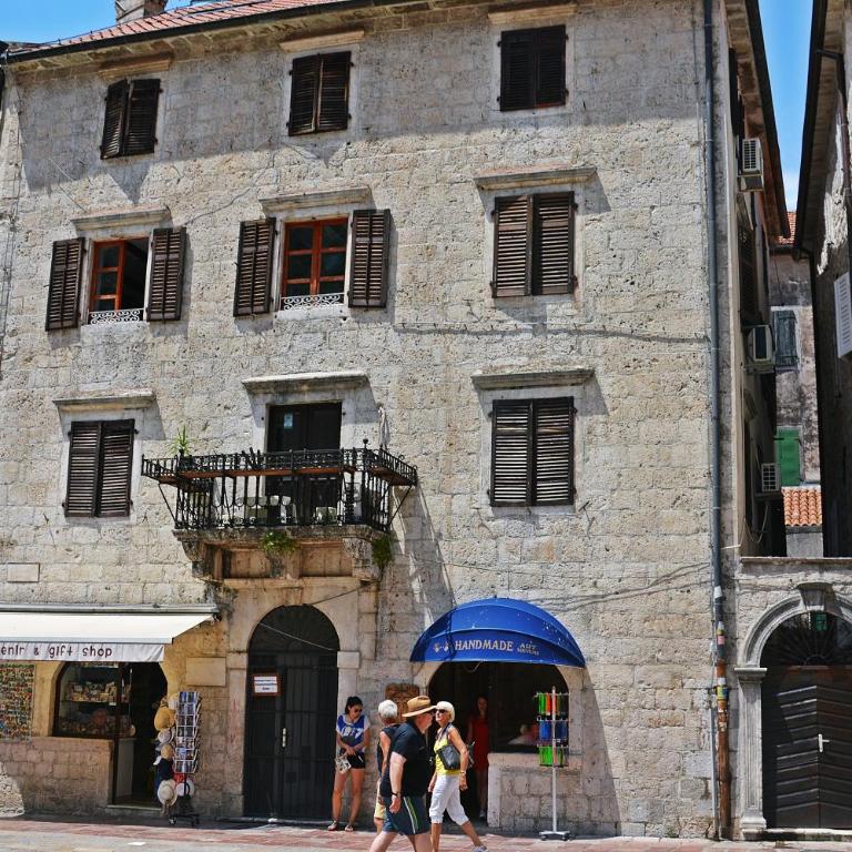 Montenegro Backpackers Home Kotor - Bunk Bed in 6-Bed Dormitory Room - 4