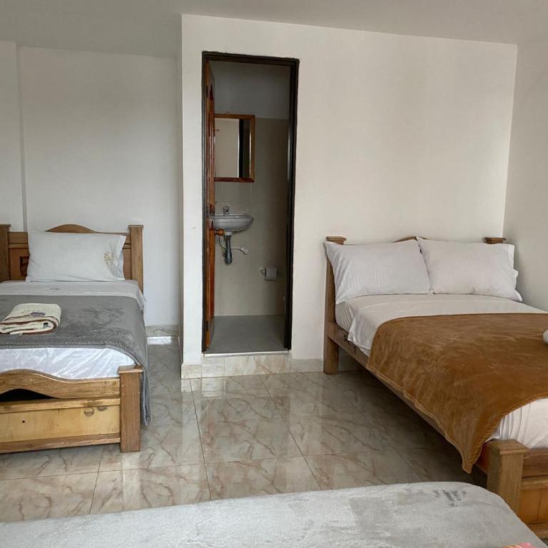Hotel la Victoria - Triple Room - 9