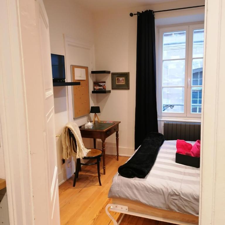 A la Tour des Rohan - One-Bedroom Apartment - 24