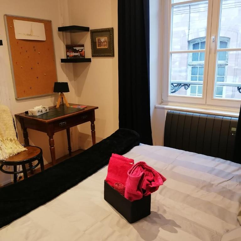 A la Tour des Rohan - One-Bedroom Apartment - 3