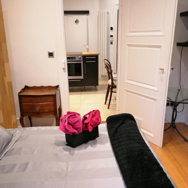 A la Tour des Rohan - One-Bedroom Apartment - 4