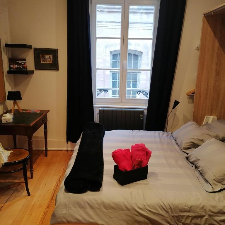 A la Tour des Rohan - One-Bedroom Apartment - 2