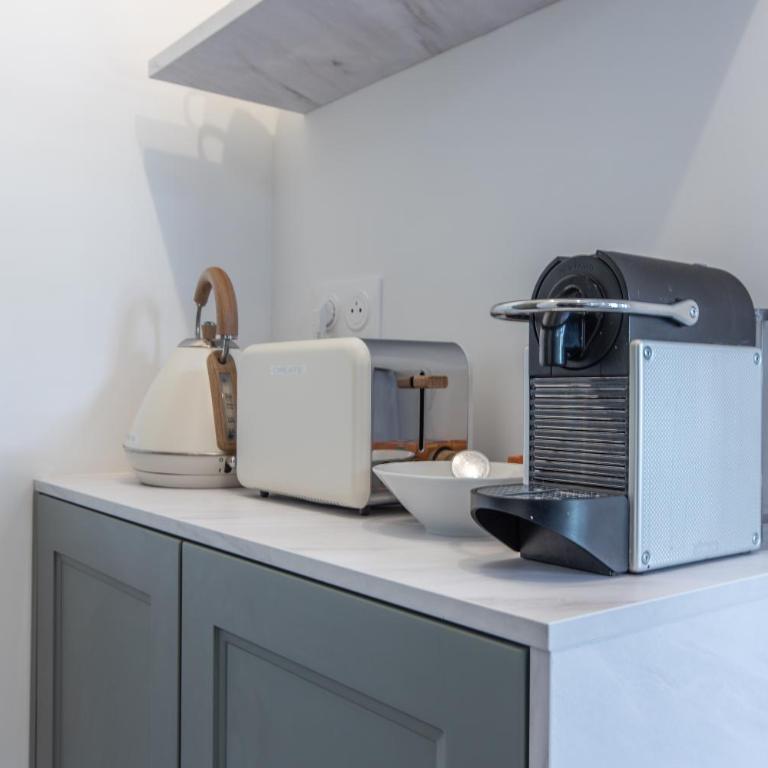 LB Vacation Rentals I A Quiet Place with Garden in the Heart of Cannes - Appartement 3 Chambres - 18