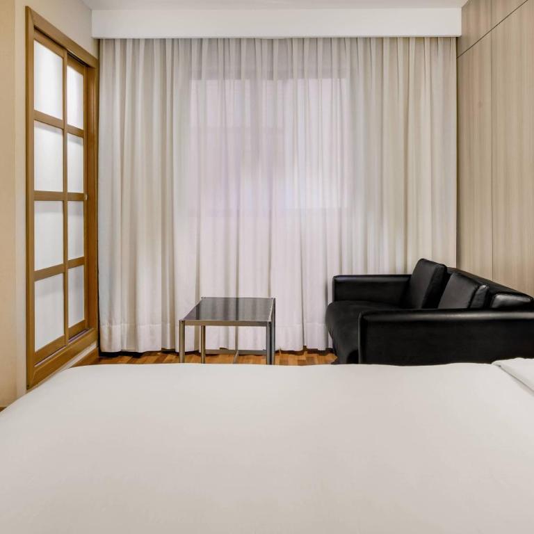 AC Hotel Tarragona by Marriott - Habitación Triple con sofá cama - 1 cama extragrande - 2