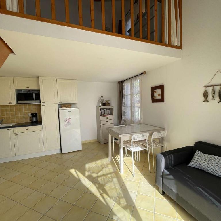 Maison avec Piscine Chauffée, Terrasse et Parking à 300m de l'Océan - FR-1-224C-219 - Ferienhaus - 2