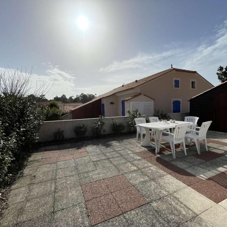 Maison avec Piscine Chauffée, Terrasse et Parking à 300m de l'Océan - FR-1-224C-219 - Ferienhaus - 15
