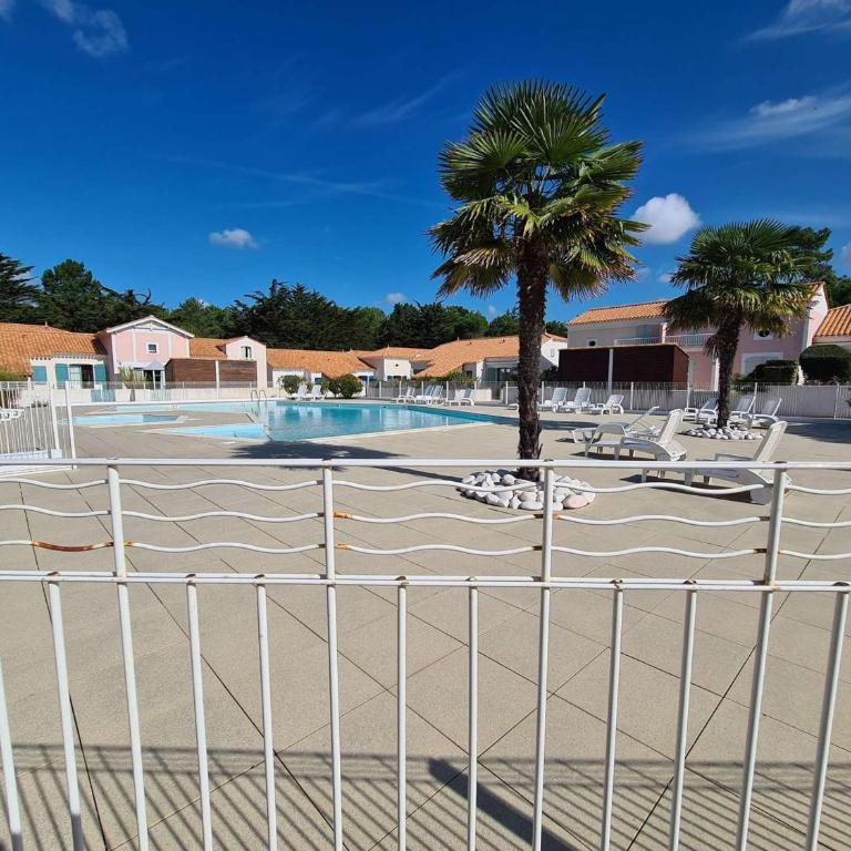 Maison avec Piscine Chauffée, Terrasse et Parking à 300m de l'Océan - FR-1-224C-219 - Ferienhaus - 16
