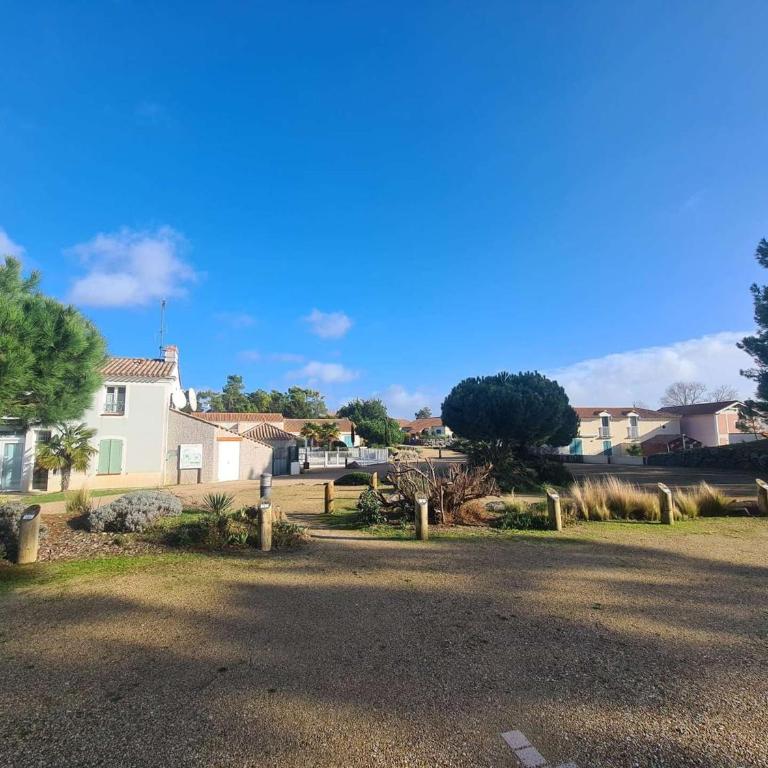 Maison avec Piscine Chauffée, Terrasse et Parking à 300m de l'Océan - FR-1-224C-219 - Ferienhaus - 17