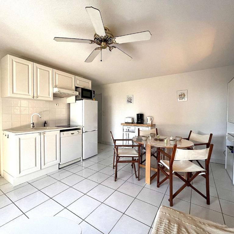 Studio/Cabine à 80m de la plage avec Terrasse, Jardinet et Garage - Cavalaire - FR-1-226B-140 - Appartement - 5