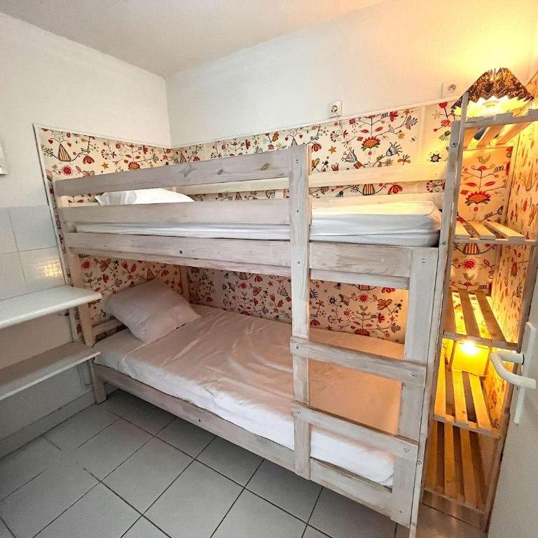 Studio/Cabine à 80m de la plage avec Terrasse, Jardinet et Garage - Cavalaire - FR-1-226B-140 - Appartement - 8
