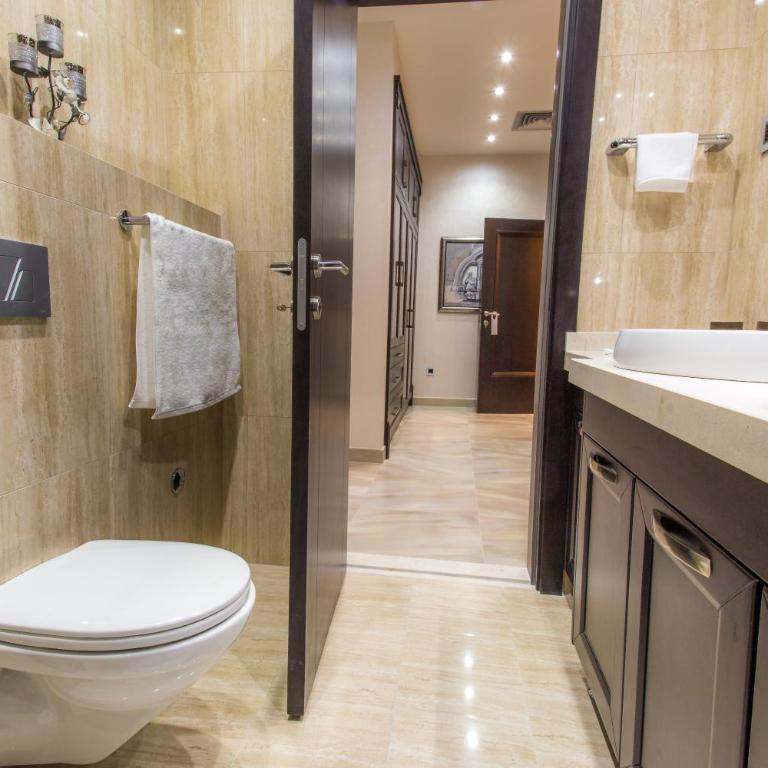 Pearl Apartments - Superior One-Bedroom Apartment - 10