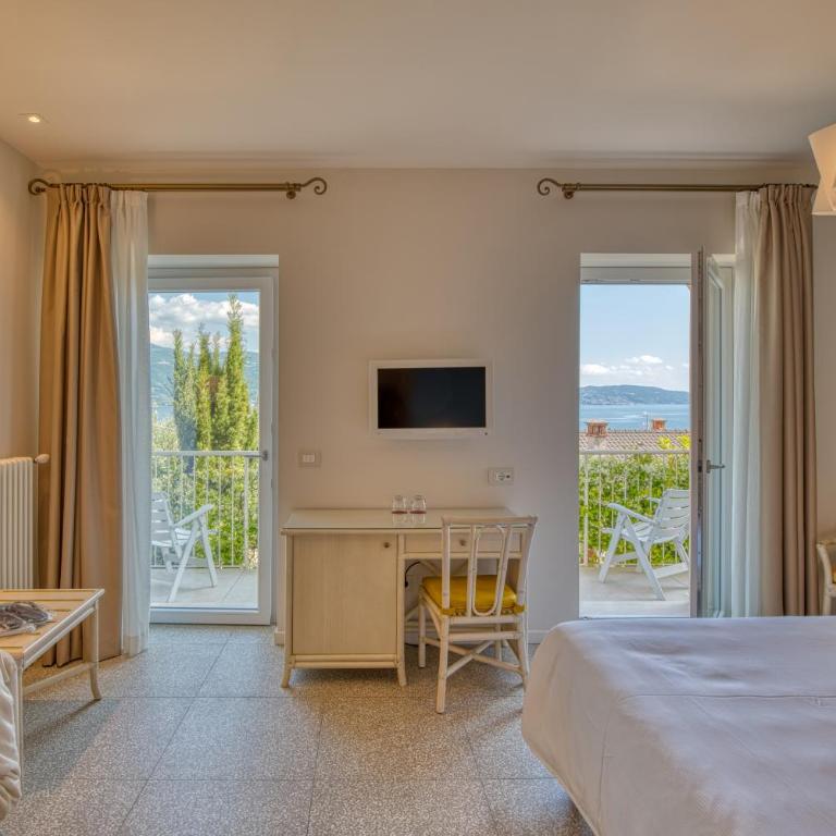 Hotel Villa Europa - Camera Matrimoniale Classic con Vista Lago e Balcone - 5