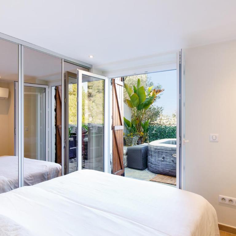 Villa d exception avec terrasse, jacuzzi, vue mer, parking, en plein cœur du village de Eze - Villa - Vue sur Mer - 32