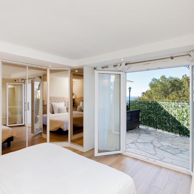 Villa d exception avec terrasse, jacuzzi, vue mer, parking, en plein cœur du village de Eze - Villa - Vue sur Mer - 24