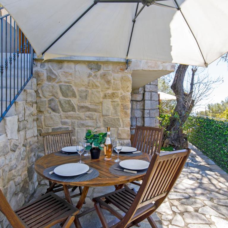 Villa d exception avec terrasse, jacuzzi, vue mer, parking, en plein cœur du village de Eze - Villa - Vue sur Mer - 39