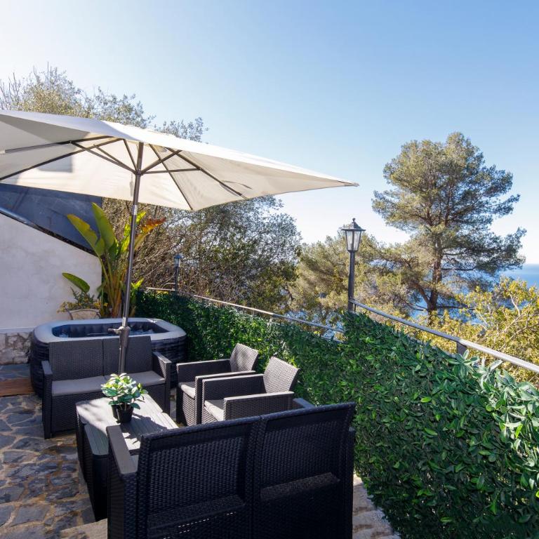 Villa d exception avec terrasse, jacuzzi, vue mer, parking, en plein cœur du village de Eze - Villa - Vue sur Mer - 37