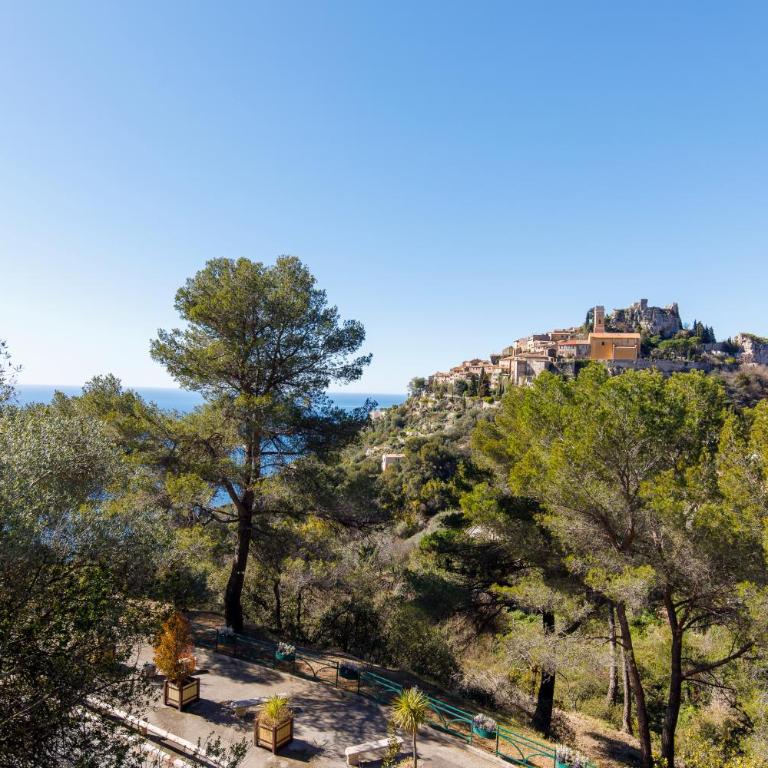 Villa d exception avec terrasse, jacuzzi, vue mer, parking, en plein cœur du village de Eze - Villa - Vue sur Mer - 42