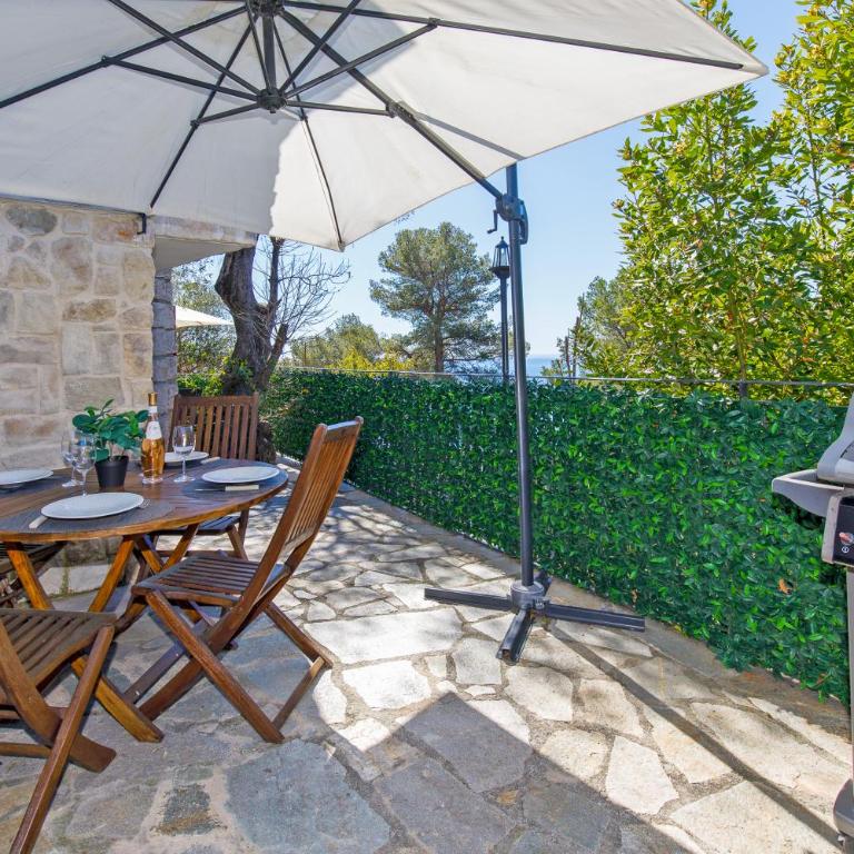 Villa d exception avec terrasse, jacuzzi, vue mer, parking, en plein cœur du village de Eze - Villa - Vue sur Mer - 40