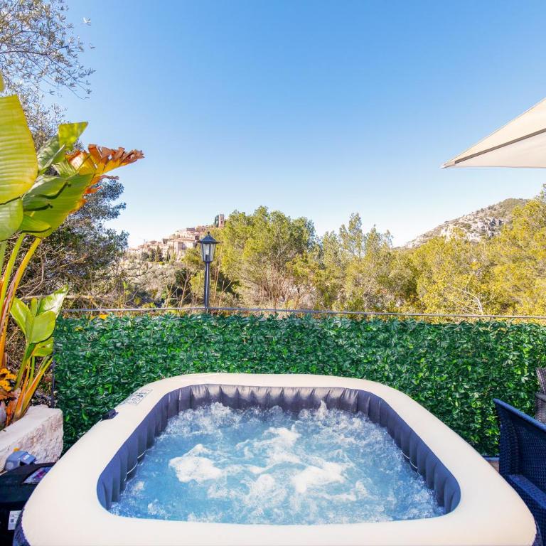 Villa d exception avec terrasse, jacuzzi, vue mer, parking, en plein cœur du village de Eze - Villa - Vue sur Mer - 38