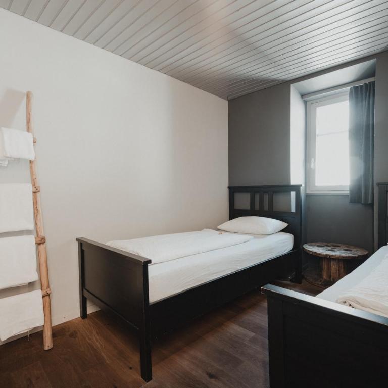 No8 Boutique Hotel - self check in - Vierbettzimmer mit eigenem Bad - 3