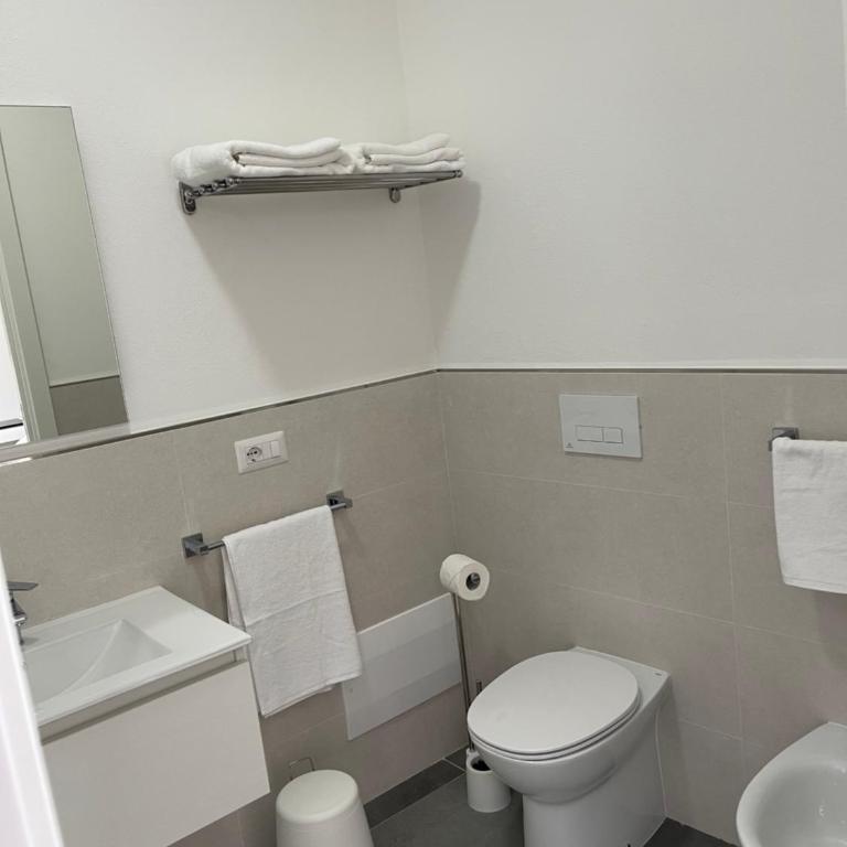 ViaRiva Rooms - Camera Matrimoniale/Doppia con Letti Singoli con Bagno Privato - 2