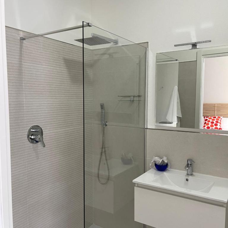 ViaRiva Rooms - Camera Matrimoniale/Doppia con Letti Singoli con Bagno Privato - 6