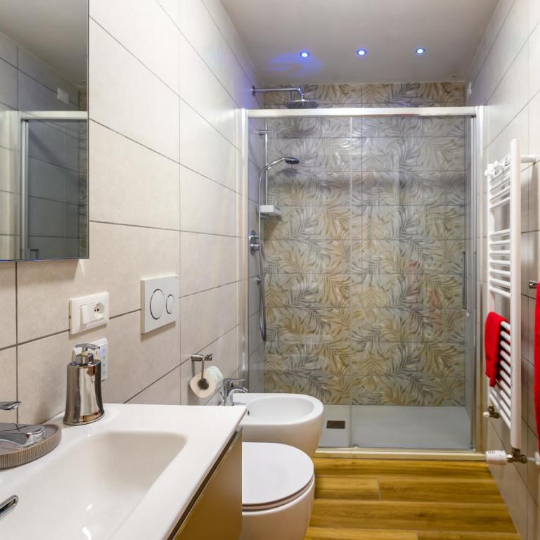 Lady Camollia Apartment - Three-Bedroom Apartment - 32
