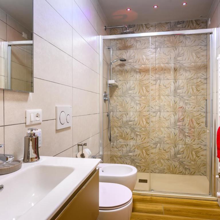 Lady Camollia Apartment - Three-Bedroom Apartment - 23