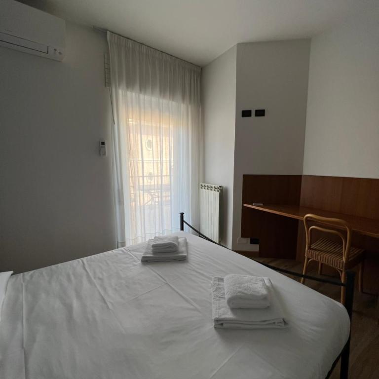 Glam Apartment Bardolino - Three-Bedroom Apartment - 9