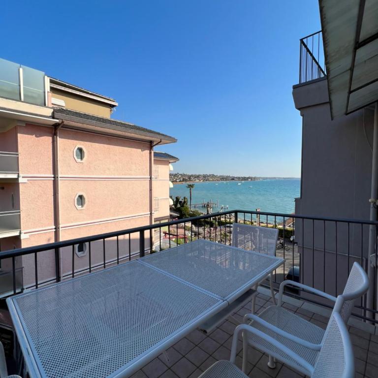 Glam Apartment Bardolino - Three-Bedroom Apartment - 4