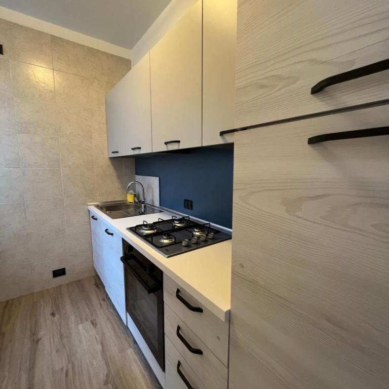 Glam Apartment Bardolino - Three-Bedroom Apartment - 5