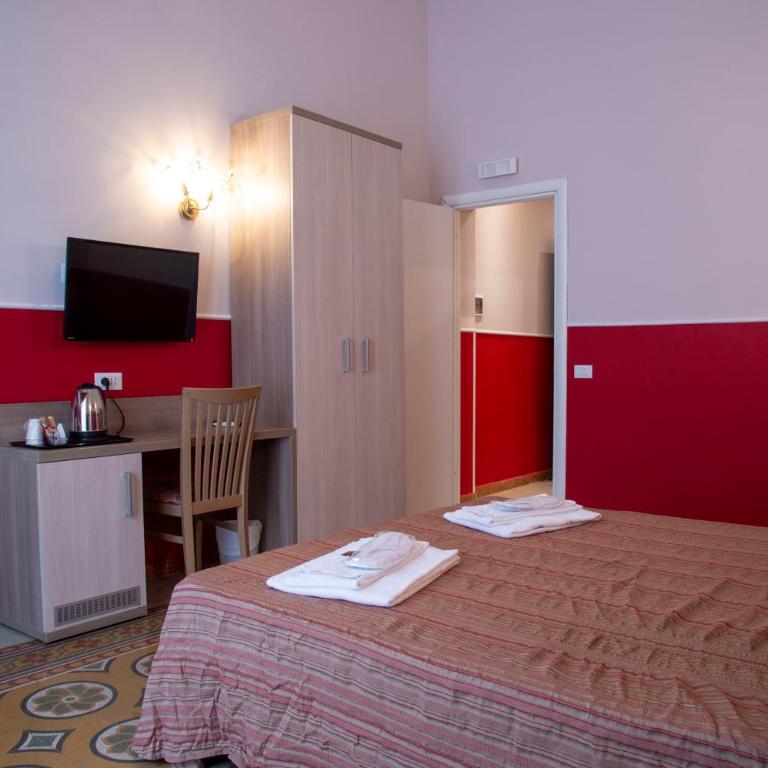 Domus Napoleone - Camera Tripla con Bagno Privato - 6