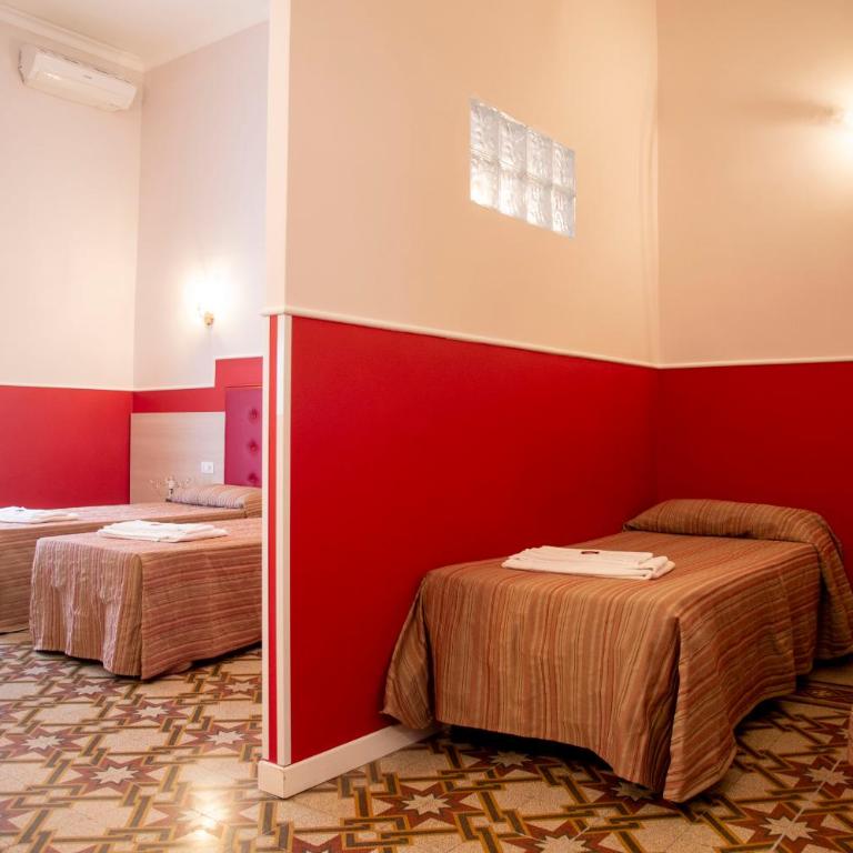 Domus Napoleone - Camera Quadrupla con Bagno Privato - 1