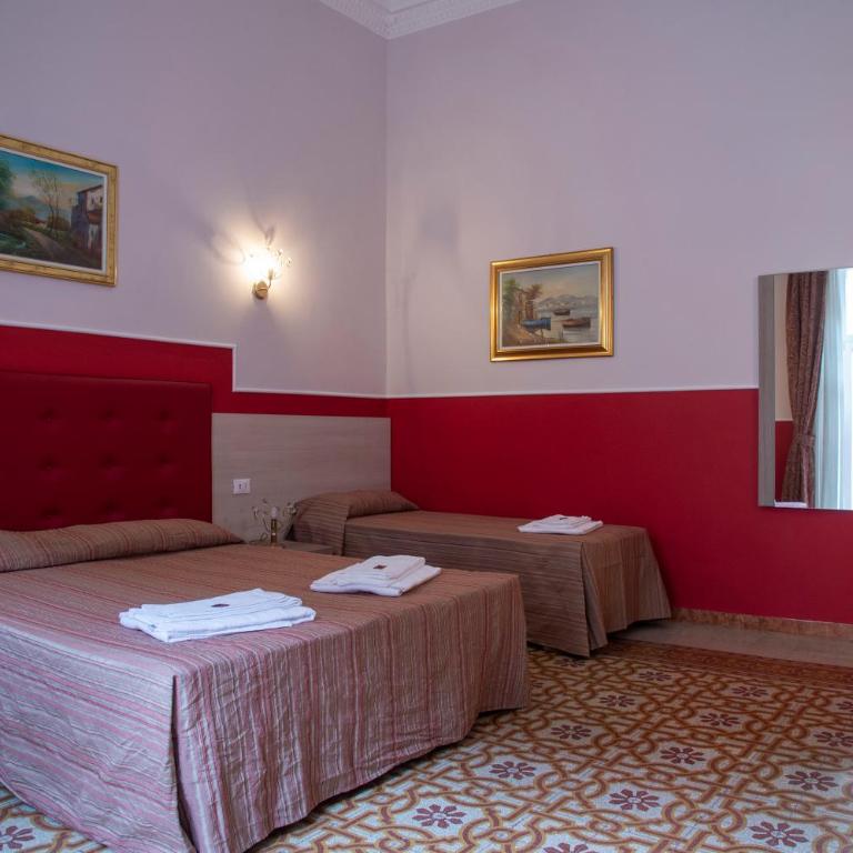 Domus Napoleone - Camera Tripla con Bagno Privato - 2