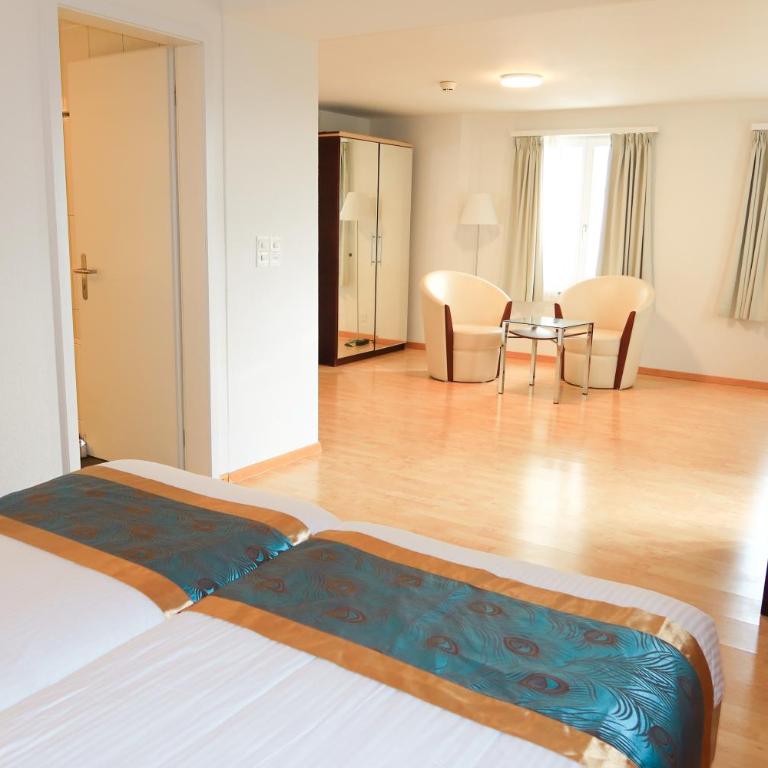 SWISS HOTEL LA COURONNE - Suite mit Balkon - 7