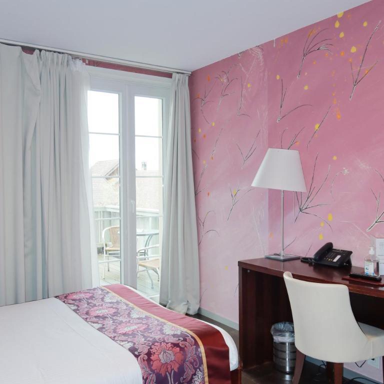 SWISS HOTEL LA COURONNE - Zimmer mit Kingsize-Bett und Balkon - 5
