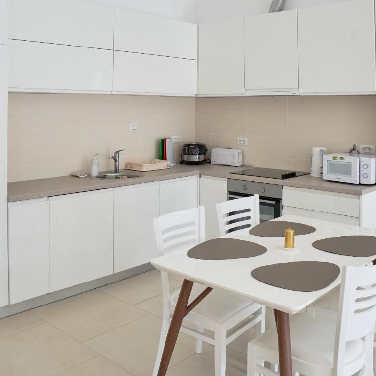 Lavander Bay C03 - One-Bedroom Apartment - 3