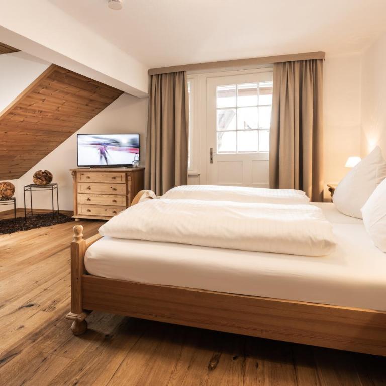 Landgasthof Augustiner - Doppelzimmer mit Balkon - 2