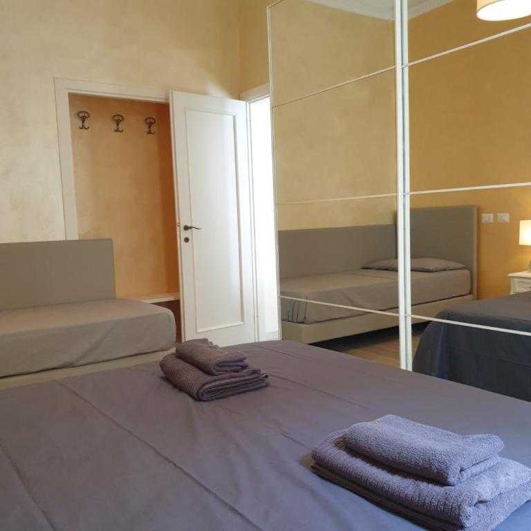 Lombardo - Camera Tripla con Bagno Privato Esterno - 8