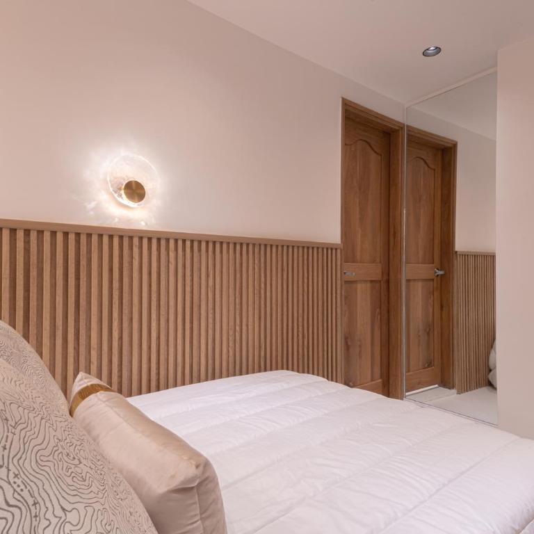 Jacuzzi Privado, Casa de Lujo Norte Medellin - Three-Bedroom Apartment - 35