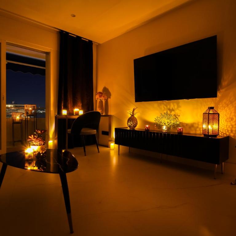 MARBELLA BANUS SUITES - Marbella Marina Banus, Deluxe Apartment, 2BDM-2BHT, Sea Views, Wlk Dist-1min to El Corte Ing Shop & 3min to The Beach - Deluxe Apartment - 24