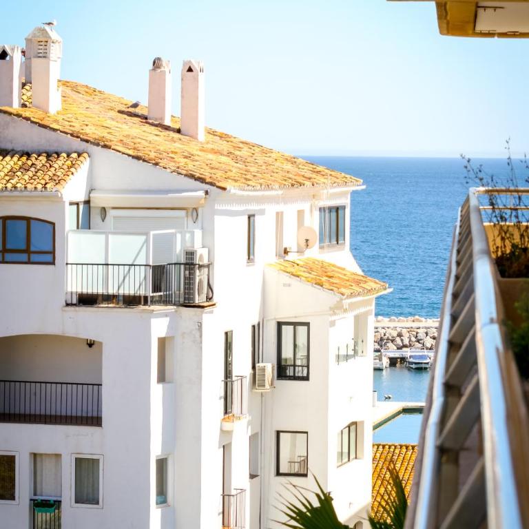 MARBELLA BANUS SUITES - Marbella Marina Banus, Deluxe Apartment, 2BDM-2BHT, Sea Views, Wlk Dist-1min to El Corte Ing Shop & 3min to The Beach - Deluxe Apartment - 19