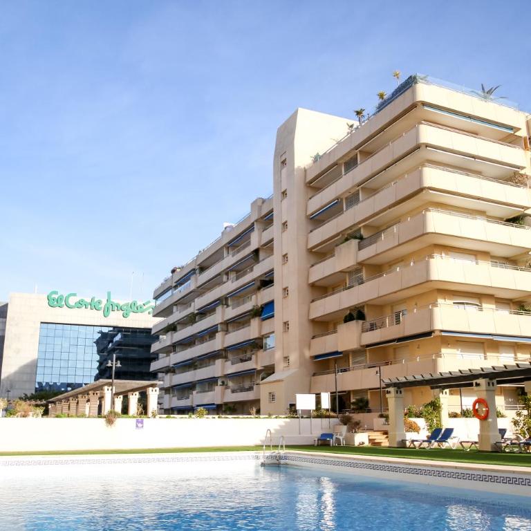 MARBELLA BANUS SUITES - Marbella Marina Banus, Deluxe Apartment, 2BDM-2BHT, Sea Views, Wlk Dist-1min to El Corte Ing Shop & 3min to The Beach - Deluxe Apartment - 52