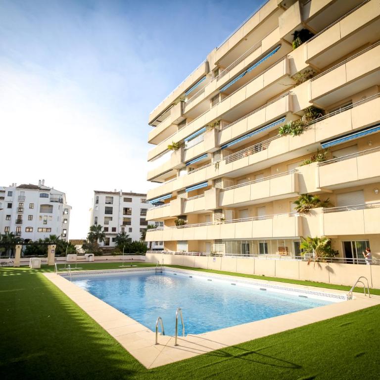 MARBELLA BANUS SUITES - Marbella Marina Banus, Deluxe Apartment, 2BDM-2BHT, Sea Views, Wlk Dist-1min to El Corte Ing Shop & 3min to The Beach - Deluxe Apartment - 17