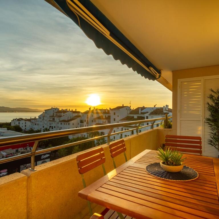 MARBELLA BANUS SUITES - Marbella Marina Banus, Deluxe Apartment, 2BDM-2BHT, Sea Views, Wlk Dist-1min to El Corte Ing Shop & 3min to The Beach - Deluxe Apartment - 13
