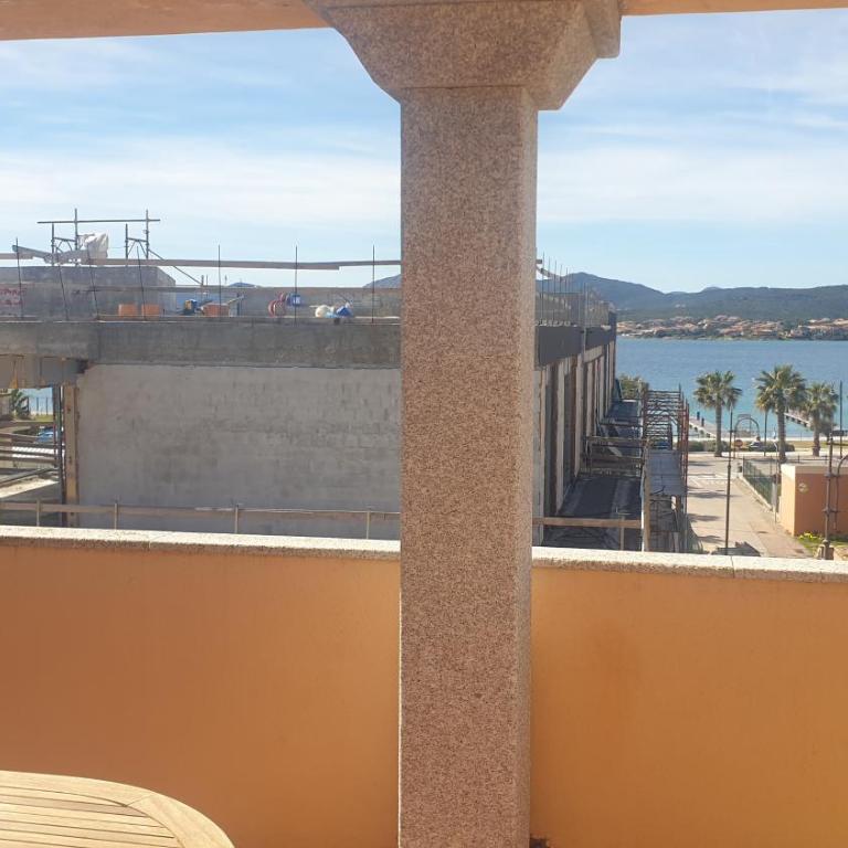 Capo Figari 13, Appartamento spazioso nel centro di Golfo Aranci con terrazza vista mare, Wi-Fi, parcheggio gratuito - Appartamento con 2 Camere da Letto - 3
