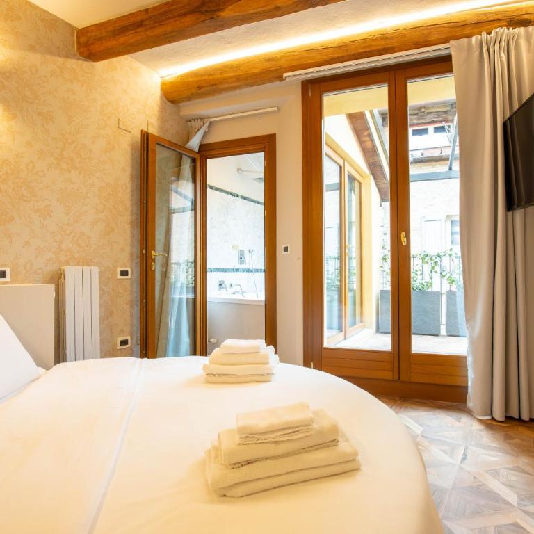 BolognaRoomscom - Falegnami Boutique - Suite Deluxe con Vasca Idromassaggio - 6
