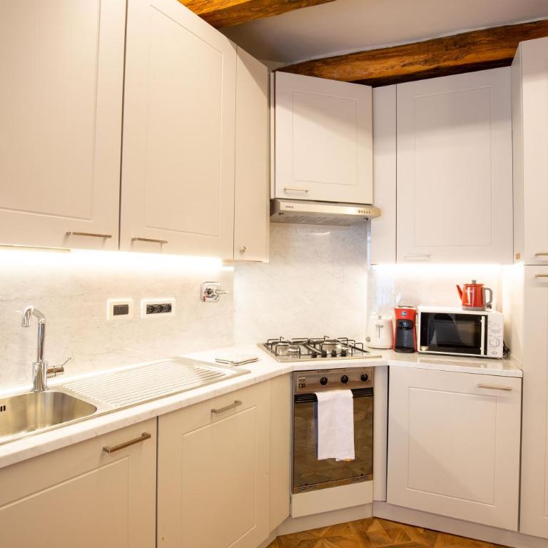 BolognaRoomscom - Falegnami Boutique - Suite Deluxe con Vasca Idromassaggio - 7